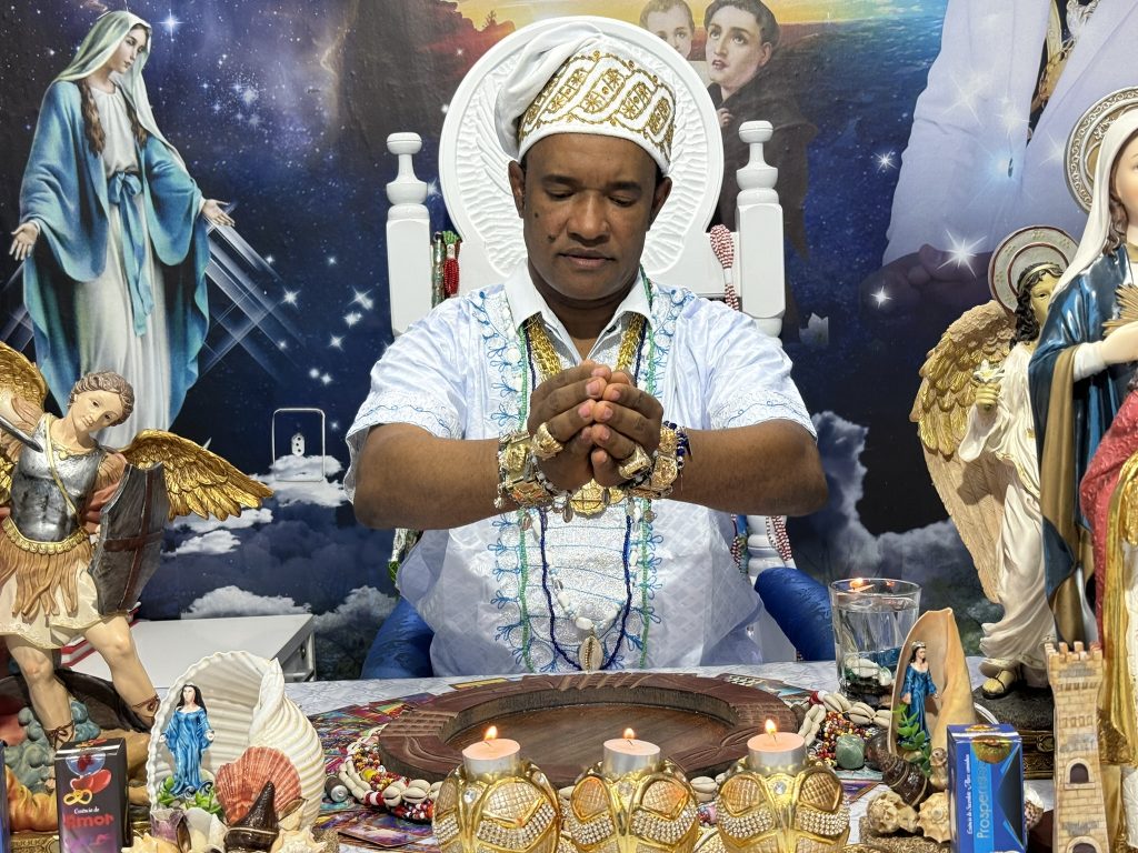 Consulta espiritual com pai de santo confiável para desbloqueio de caminhos